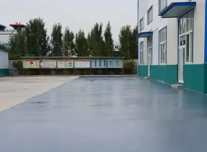 宁德彩色路面喷涂翻新的材料对冬季